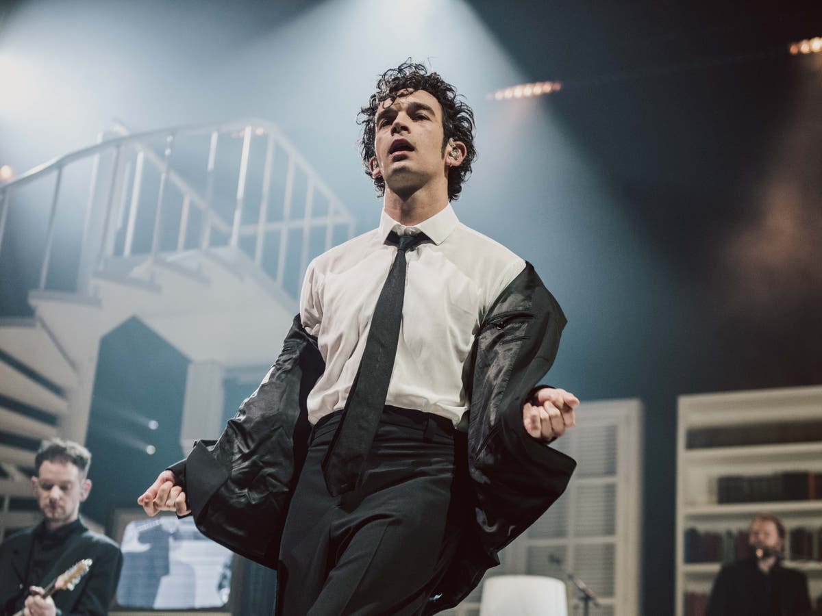The 1975 review, Los Angeles: Manchester band dazzle LA, but Matty Healy  can be a difficult pill to swallow | The Independent