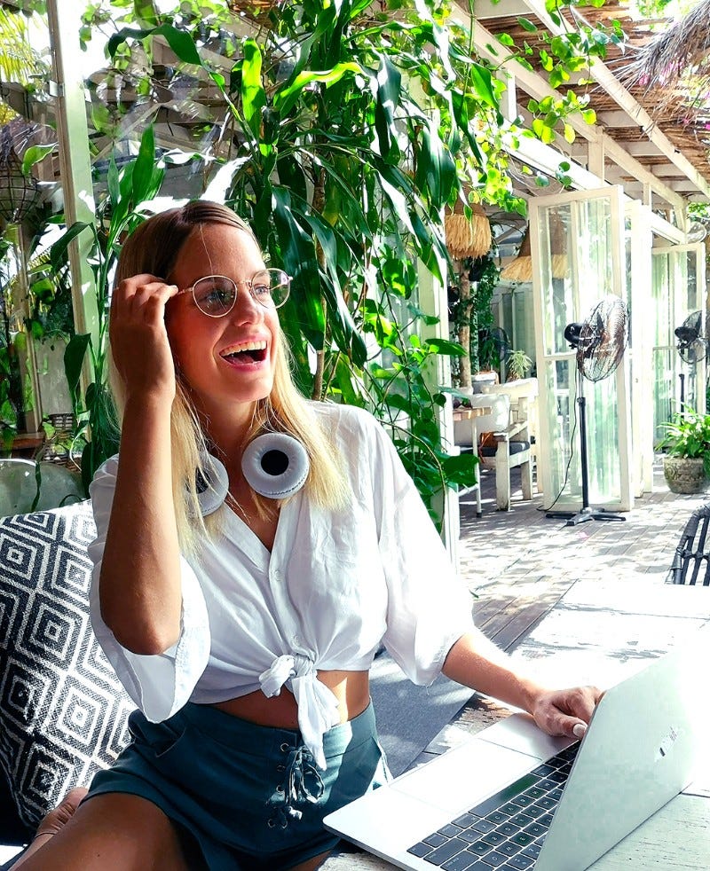 Nienke working remotely in Bali.