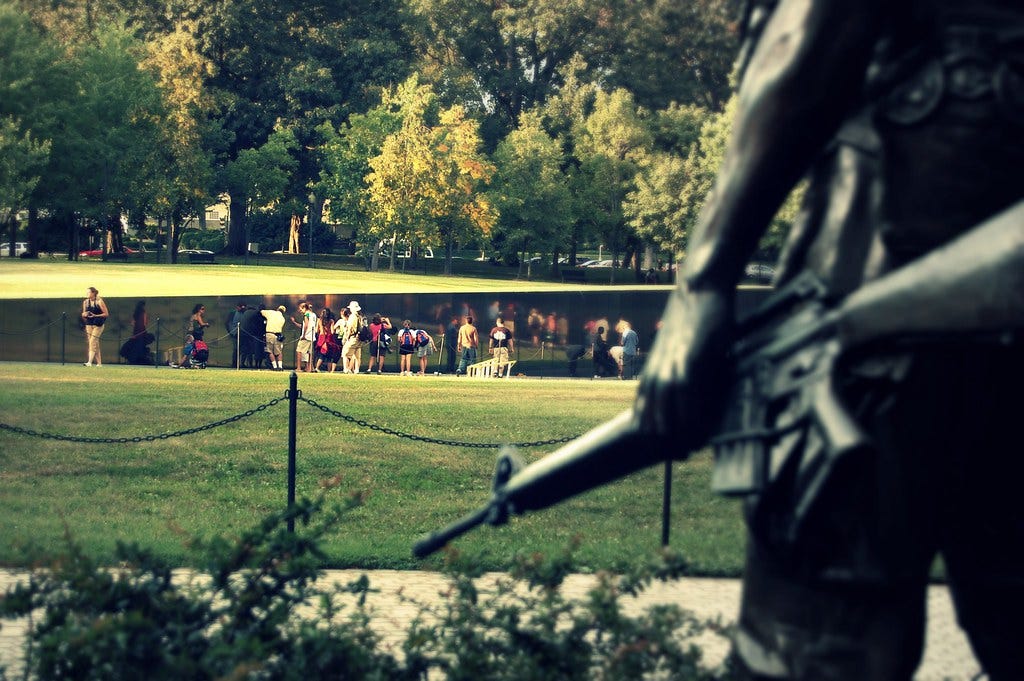 "Vietnam War Memorial (Washington DC)" by ~MVI~ (warped) is licensed under CC BY 2.0