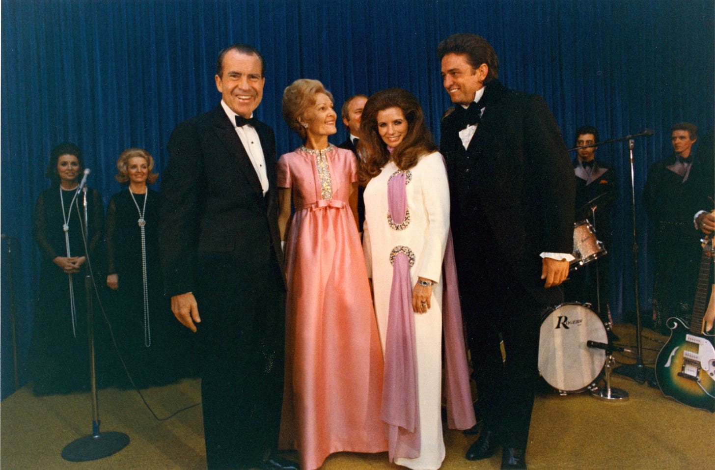 President Richard Nixon, Pat Nixon, June Carter Cash and Johnny Cash on ...