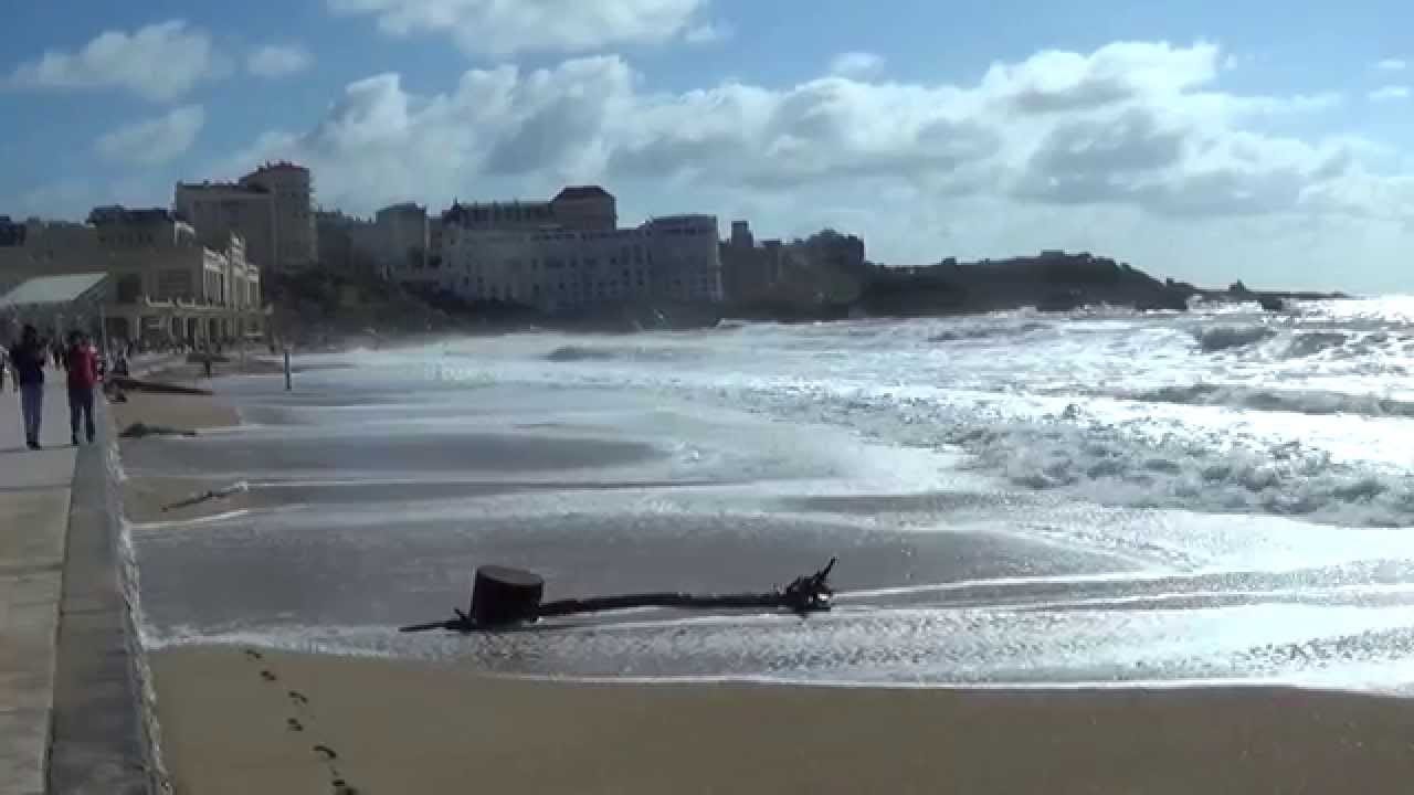 Biarritz : marée basse / marée haute (High tide / low tide) - YouTube