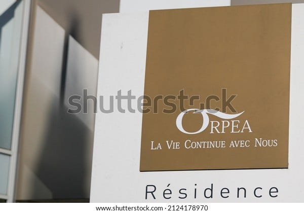 Bordeaux , Aquitaine France - 02 10 2022 : affiche orpea texte et logo de marque société spécialisée dans les soins infirmiers à domicile français EHPAD