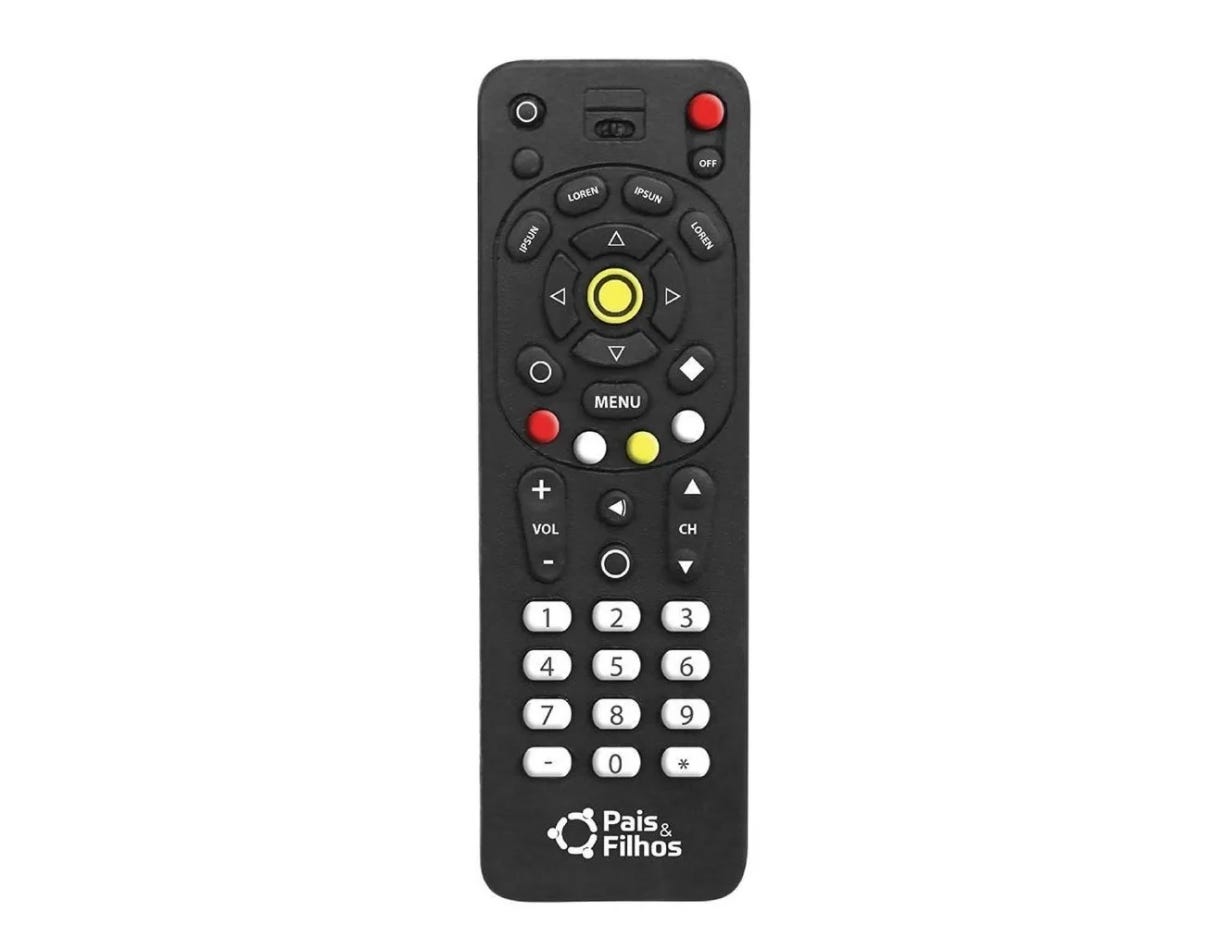 foto de um controle remoto de televisão, preto e com botões pequenos, bem parecido com um real, mas que na verdade é um brinquedo infantil