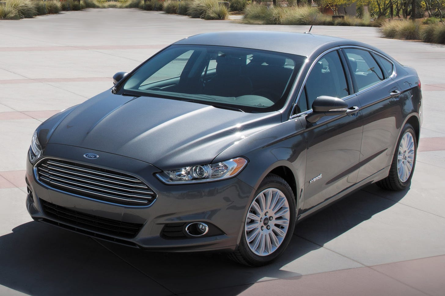 2017 Ford Fusion Hybrid S, Silver. 