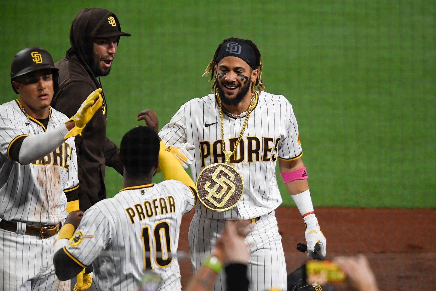 Watch San Diego Padres&#39; shortstop Fernando Tatis Jr.&#39;s best bat flip yet  (Video)