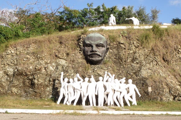 Lo que queda de Lenin, en su colina CubaNet