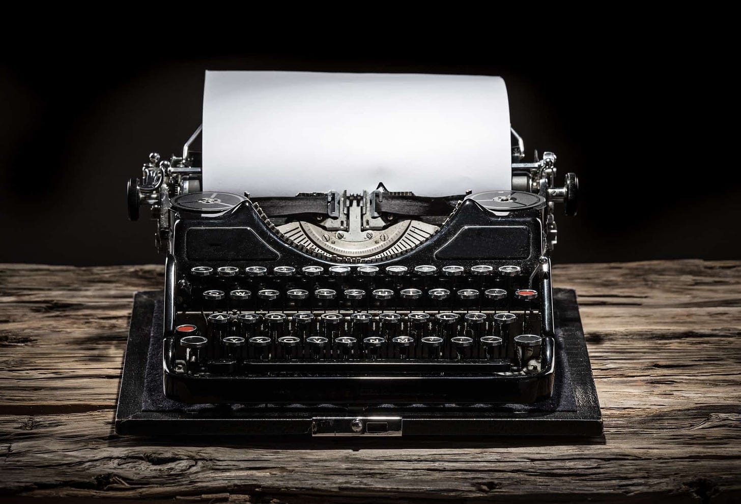 Top 7 Of The Best Antique-Inspired Vintage Typewriters