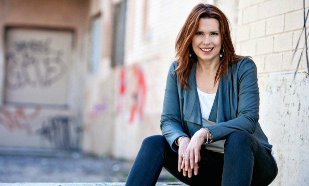 EP. 43: MAKING BETTER DECISIONS: ANNIE DUKE ON CREATING YOUR OWN CRYSTAL  BALL. | Larry Weeks