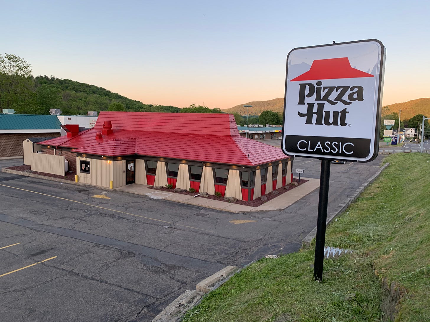 Pizza Hut is returning to its old logo — here's why - Louisville Business  First