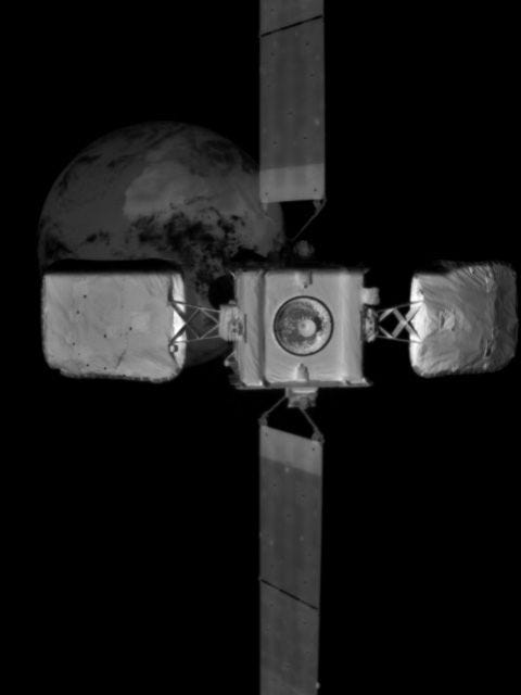An image of Intelsat 10-02 taken by MEV-2’s infrared wide field of view camera at 15m away.