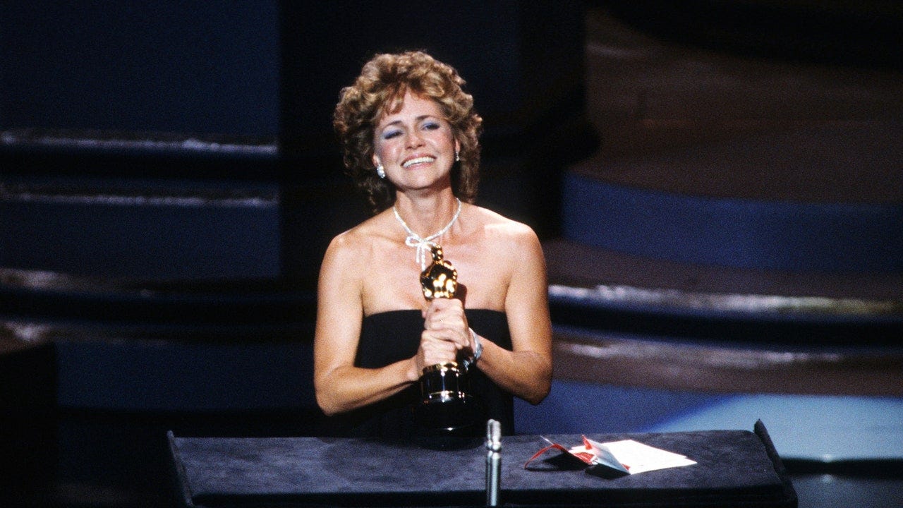 The Everlasting Audacity of Sally Field&#39;s “You Like Me” Oscars Speech |  Vanity Fair