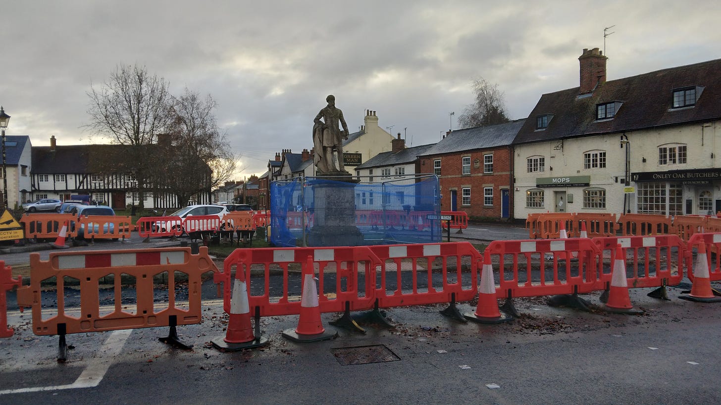 The statue in the middle of the roadworks © South Rugby News