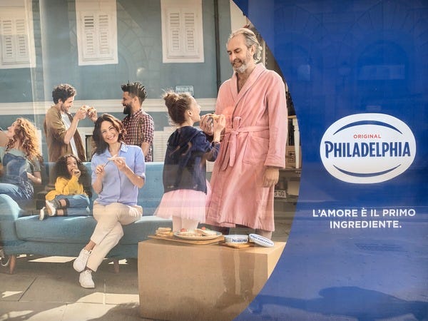 La pubblicità di Philadelphia in stazione a Bologna
