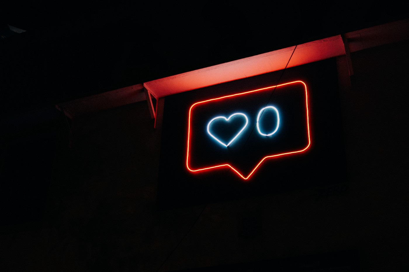 A graphical representation of a social media "heart" button with zero "hearts."