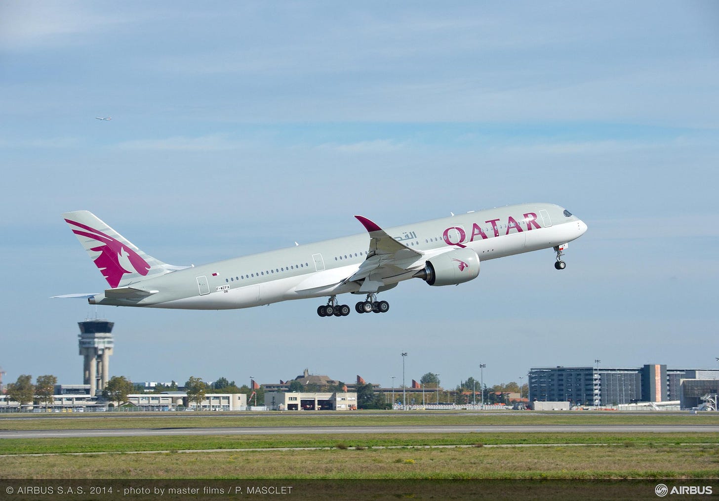 Qatar Airways&#39; first A350 XWB completes its maiden flight - Commercial  Aircraft - Airbus