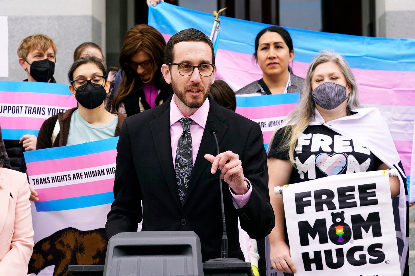 Bill promotes California as U.S. refuge for transgender youth