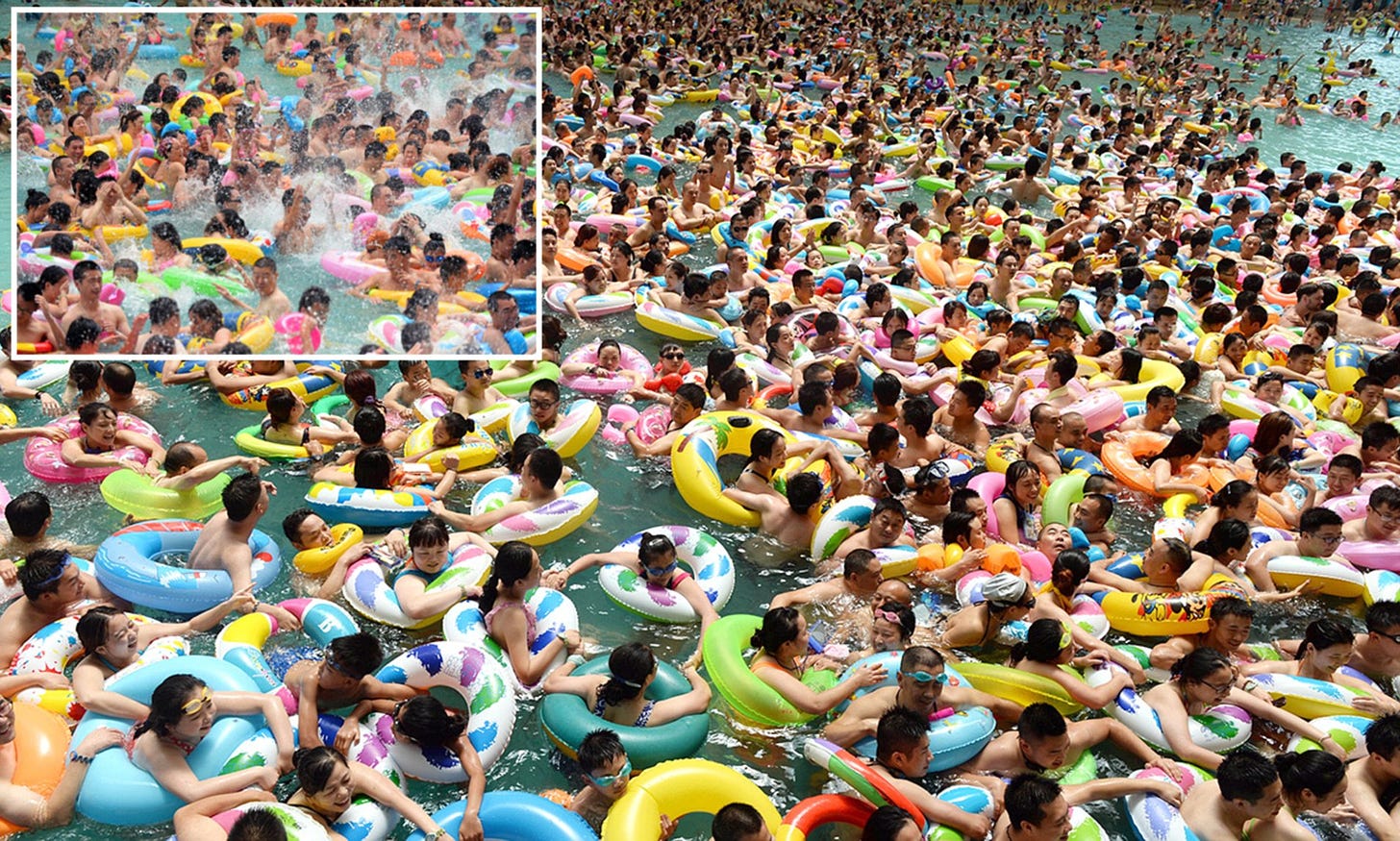 Tourists cram into the 'Dead Sea' of China, the world's most packed  swimming pool | Daily Mail Online