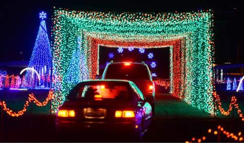 The Best US Holiday Light Shows to Drive Through This Year ...