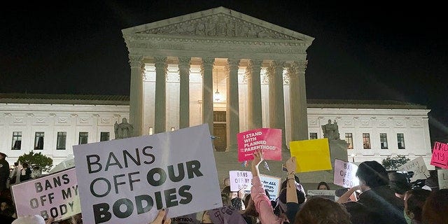 Protesters gather outside Supreme Court building following leaked draft  opinion to overturn Roe v. Wade | Fox News
