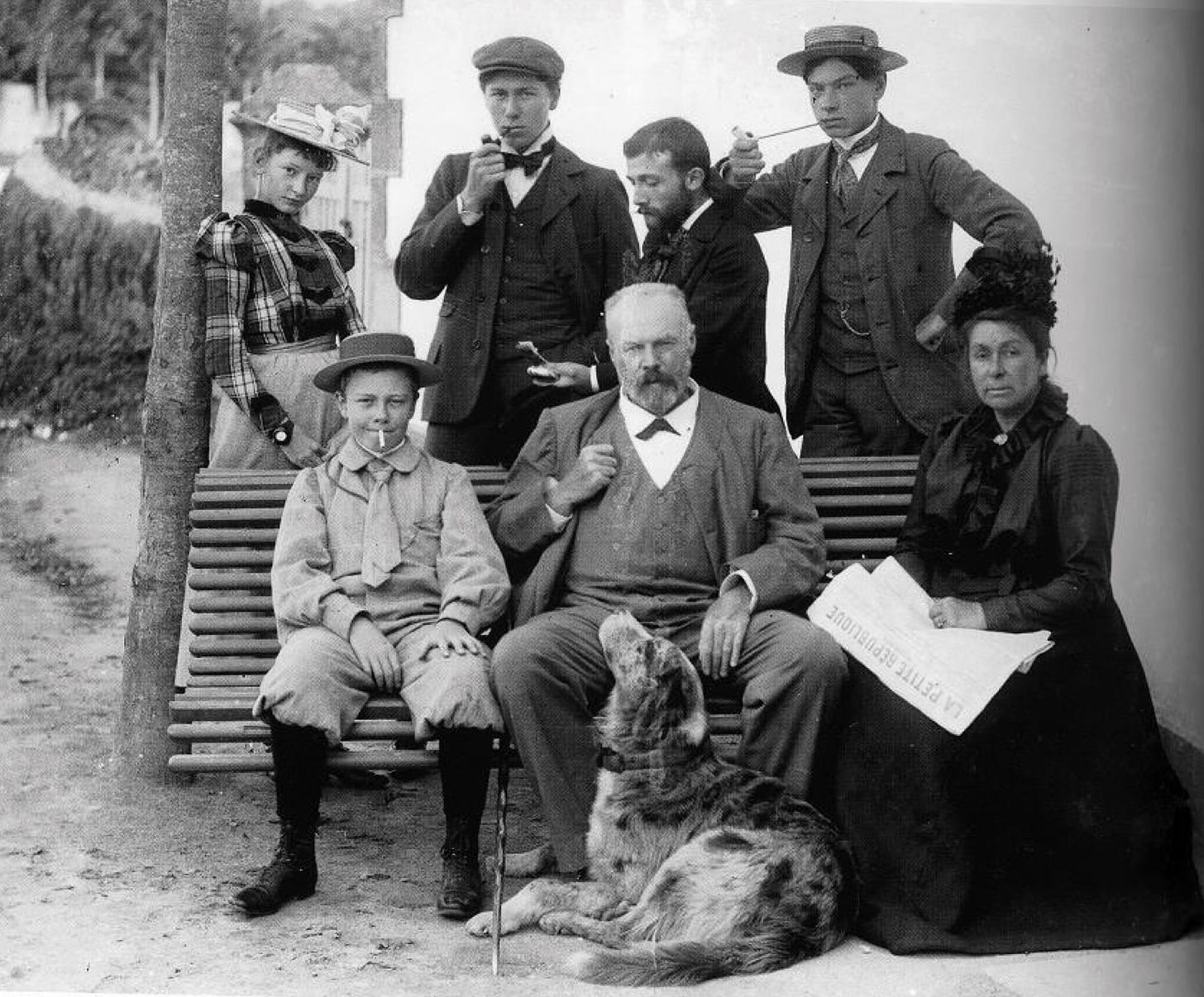 The Keller family in Carnac ca 1900 : from left to right, standing, Geneviève Gallé, Léo Keller, an unidentified man, Jacques Keller ; seated, Paul, Charles, and Mathilde Keller (private collection).