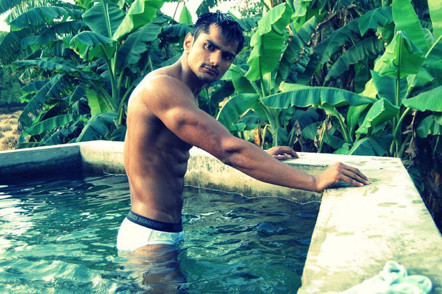 What do you think of this hot Indian guy? : LadyBoners