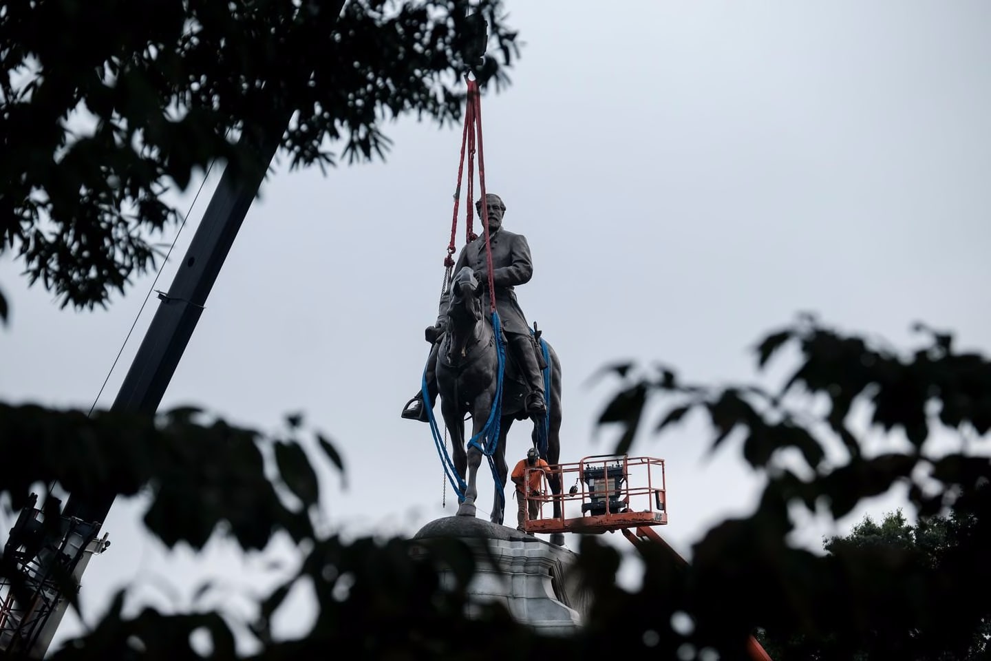 The statue of Robert E. Lee before being removed from its pedestal in Richmond, Va., on Wednesday morning, Sept. 8, 2021. The Confederate memorial was erected in 1890, the first of six monuments that became symbols of white power along the main boulevard in Richmond. (Michael A. McCoy/The New York Times)