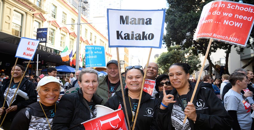 Kaiārahi i te reo win pay equity deal - Waatea News: Māori Radio Station