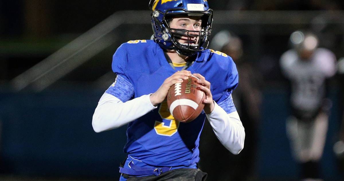Football: Richie Hoskins has led Lake Forest to eight wins in 10 games as  the starting quarterback
