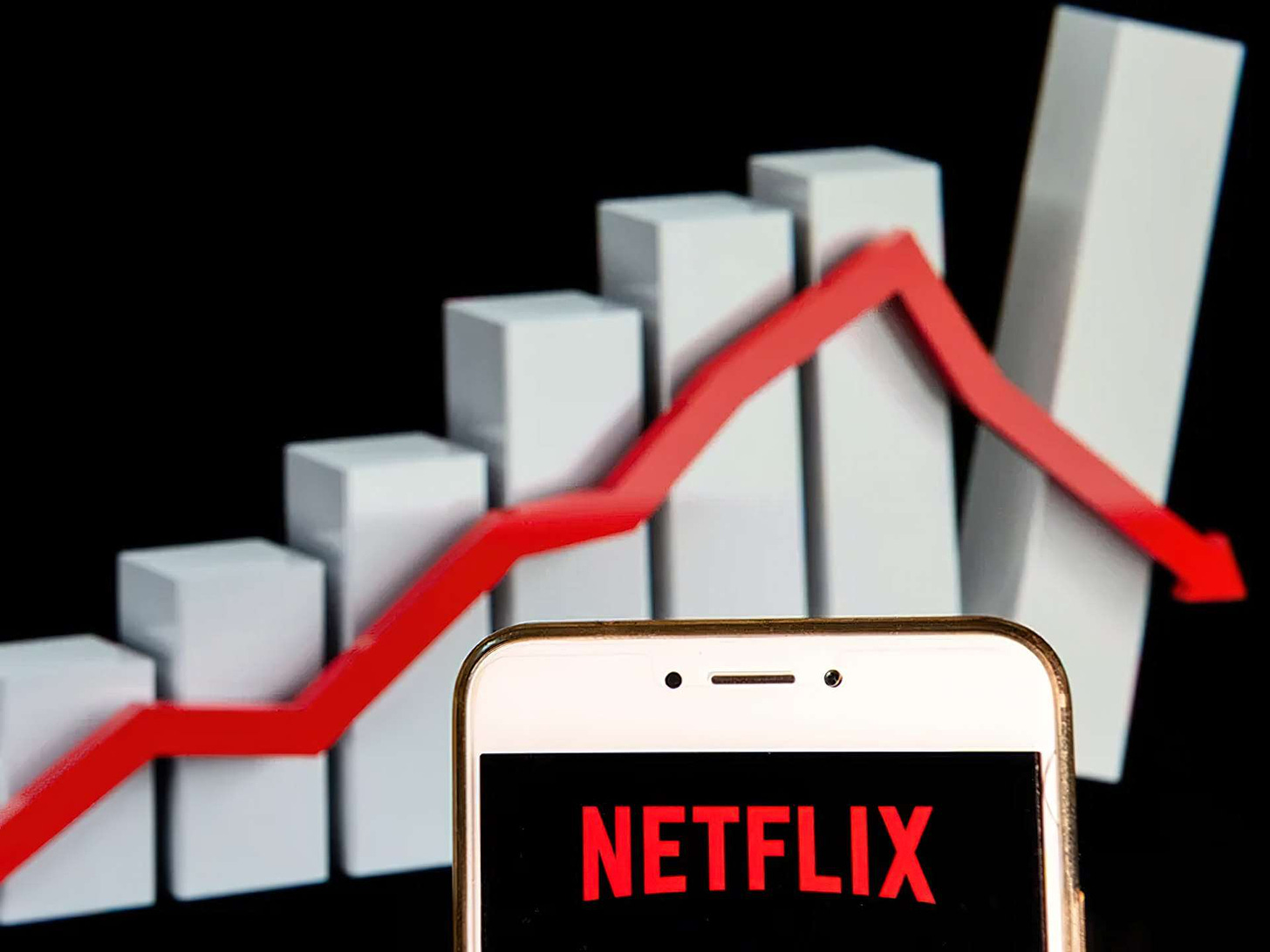 Why Netflix Lost Subscribers For The First Time In A Decade? | TechBriefly