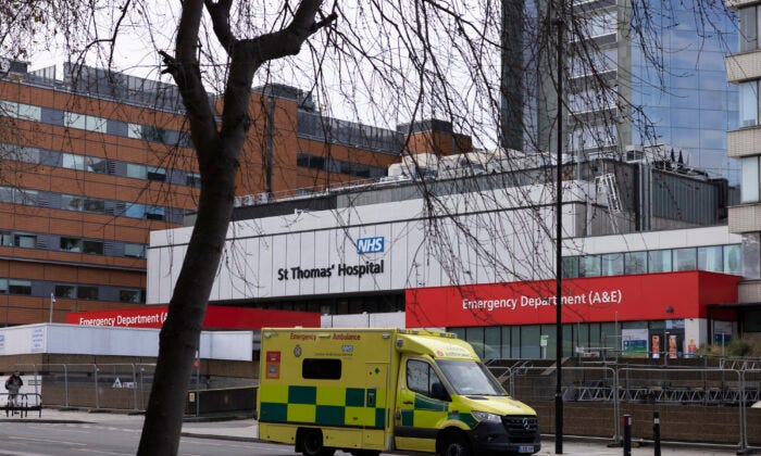 An ambulance drives from St Thomas'  Hospital in London, England on Jan. 7, 2022. (Dan Kitwood/Getty Images)