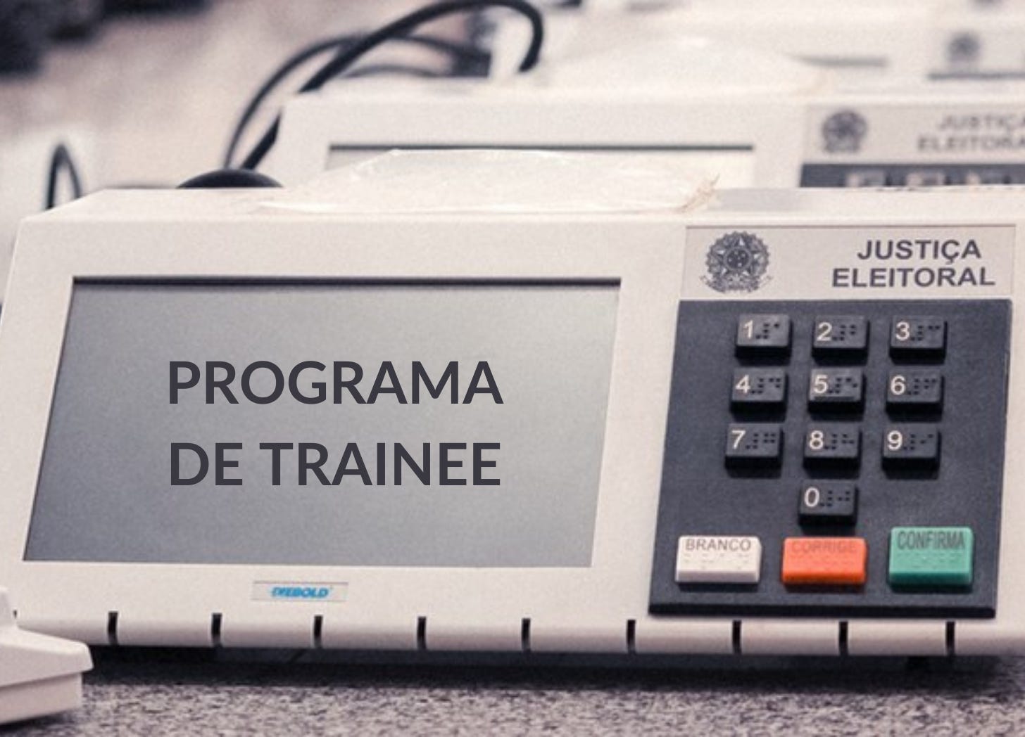 Urna eletrônica onde na tela está escrito “Programa de Trainee”.