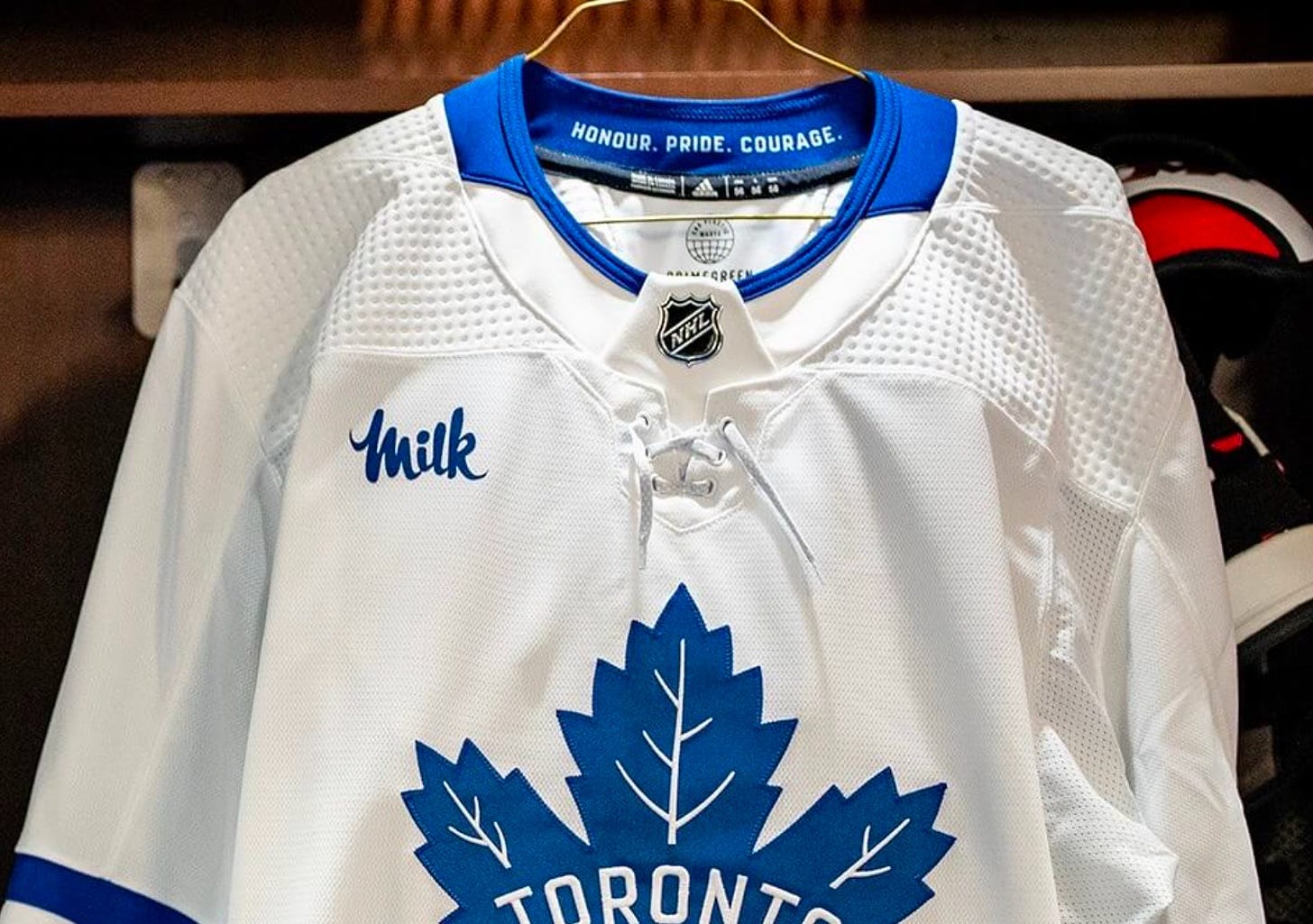 Pride jersey, decals, drag show: Maple Leafs, Jets do Pride Night