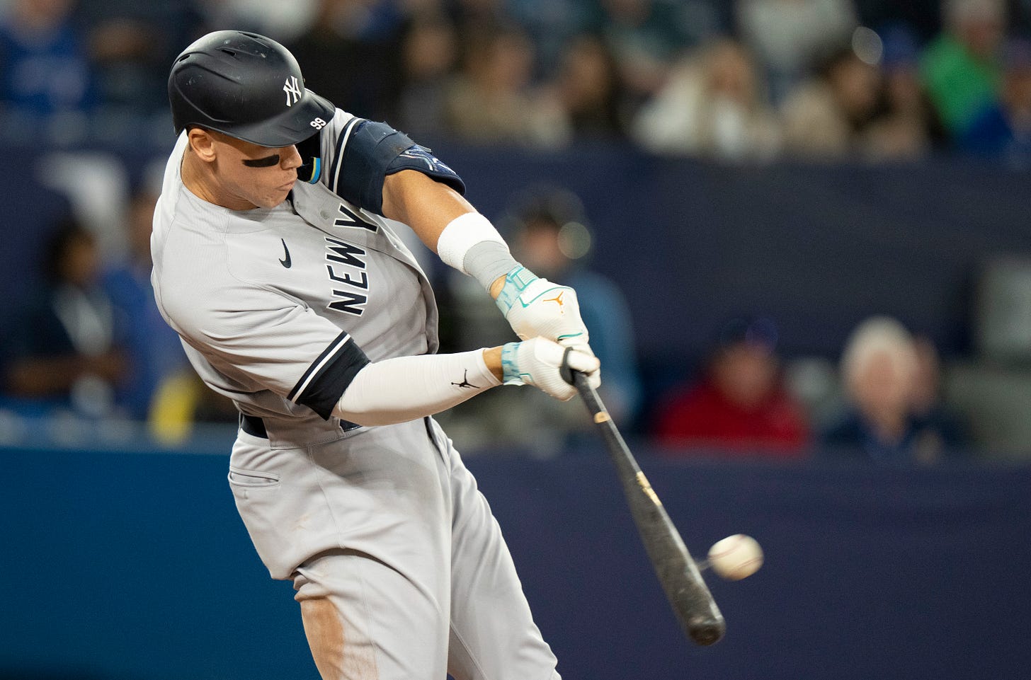 Aaron Judge's wandering eyes draw suspicion from Blue Jays broadcasters