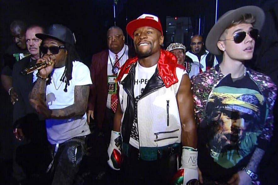 Lil Wayne and Justin Bieber walk Floyd Mayweather to boxing ring