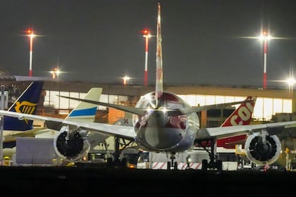 Vuelo de American Airlines que iba de NY a Nueva Delhi aterriza de emergencia en Roma