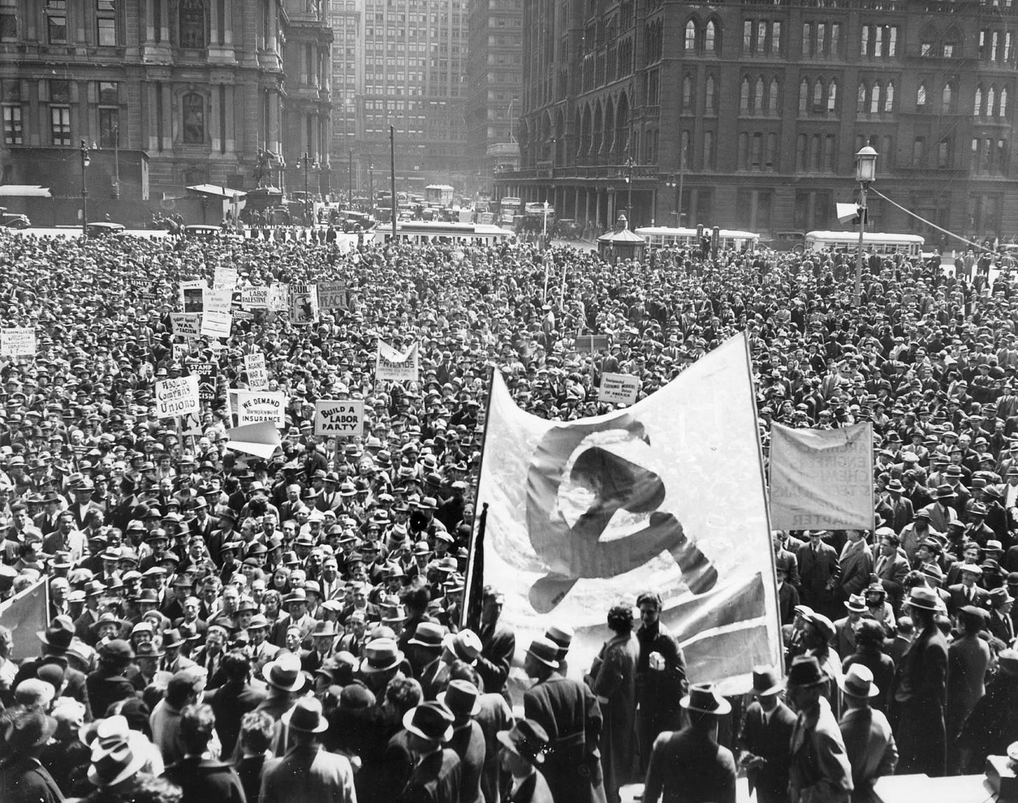 1930 年代美国共产党组织的大型示威游行活动
