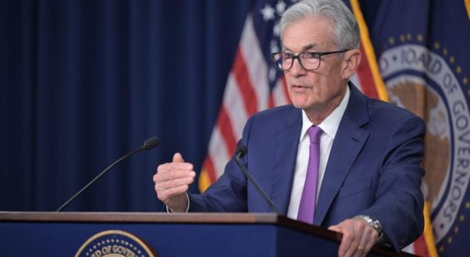 Powell rassicura i mercati: la Fed non cambierà rotta sull'inflazione -  Benzinga Italia