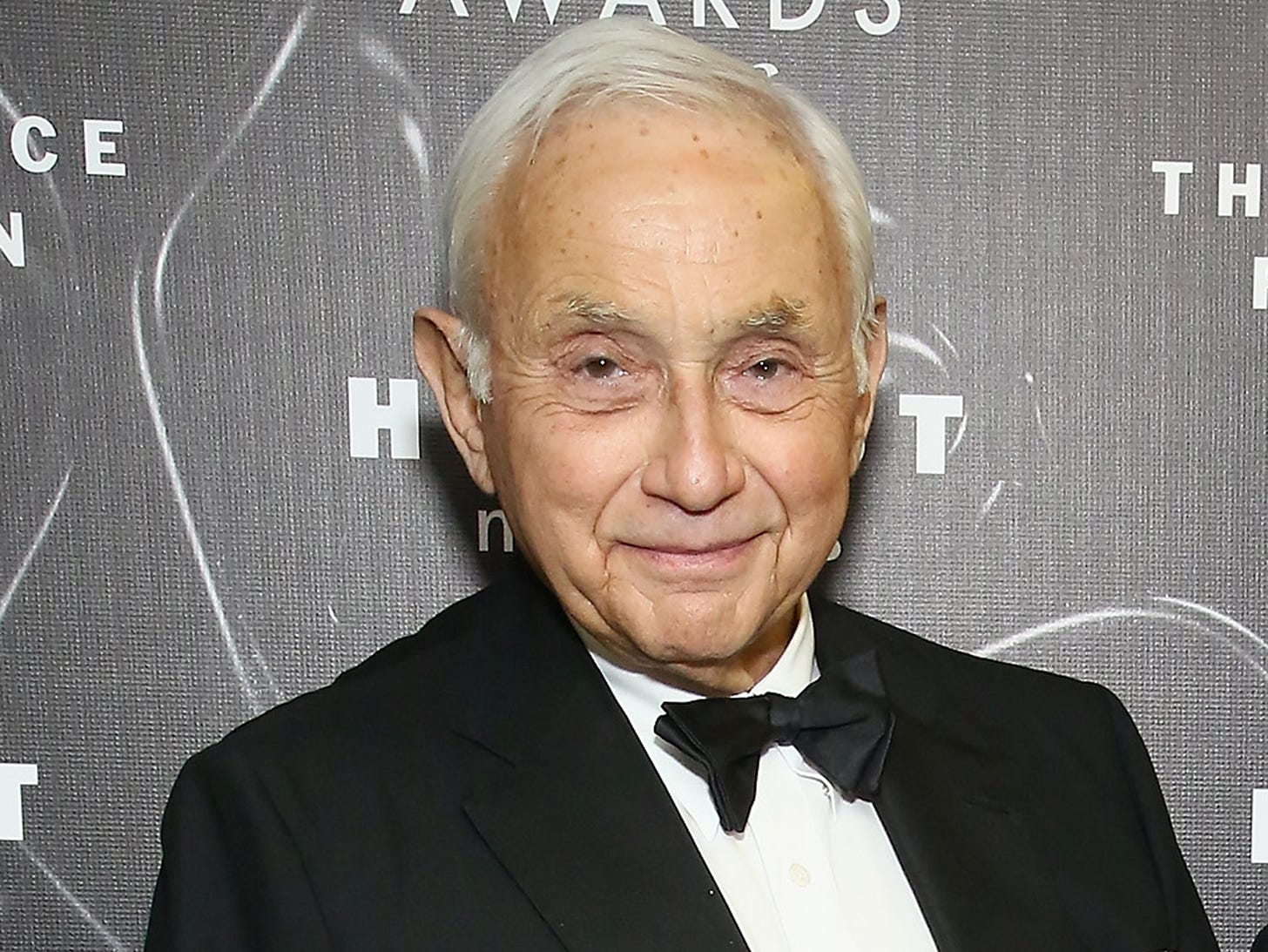 L Brands CEO Les Wexner Needs More Distance From Jeffrey Epstein - Bloomberg