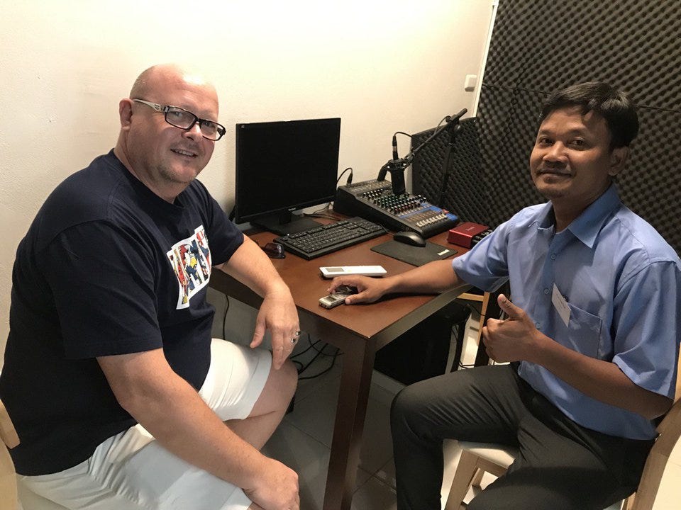 John Francis Arbidans, (left), Regional Director of New Verticals at foodpanda in Cambodia, Laos and Myanmar, speaks with Prak Chan Thul