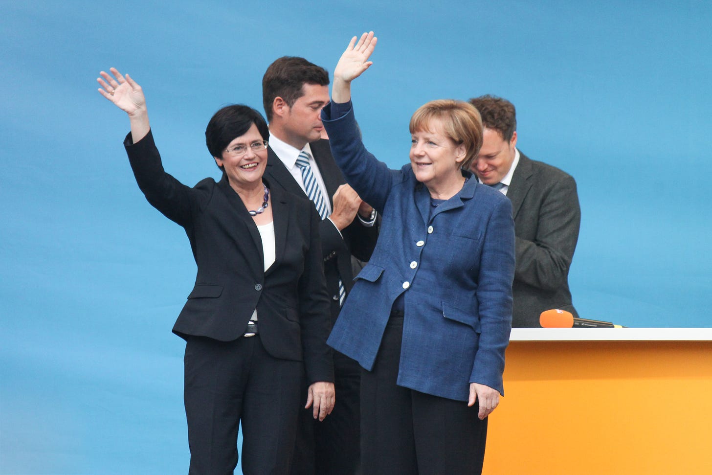 https://upload.wikimedia.org/wikipedia/commons/0/01/CDU-Wahlkampfabschluss_Apolda_2014_004.jpg