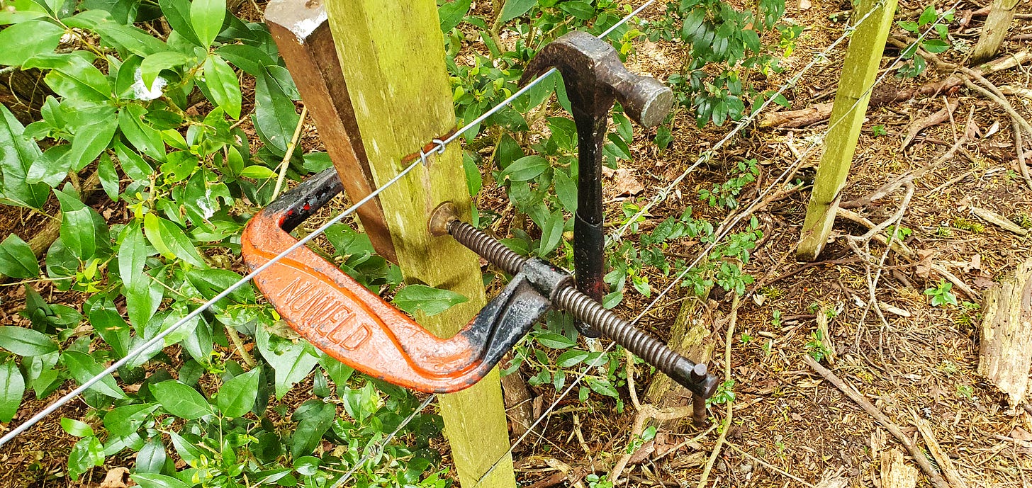 DIY fencing tool for nailing battons