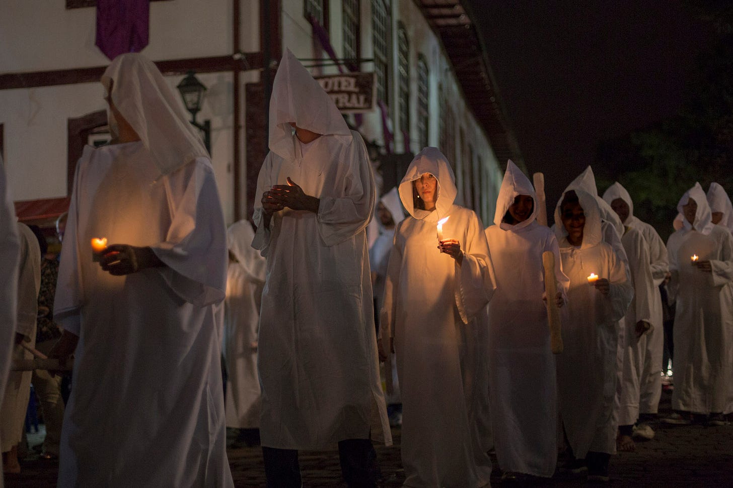 Procissão das Almas | Festas Brasileiras por Andrea Goldschmidt