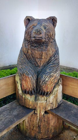 Escultura de un oso en Castroverde