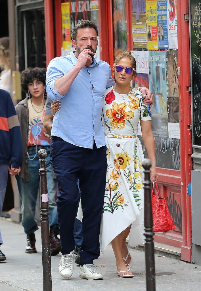 Jennifer Lopez Wows in Thong Sandals in Paris on Ben Affleck Honeymoon –  Footwear News