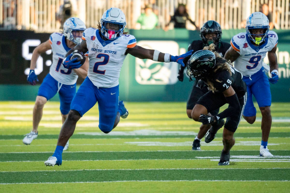 Boise running back Ashton Jeanty (2) runs the ball for a 54-yard touchdown during the first hal ...