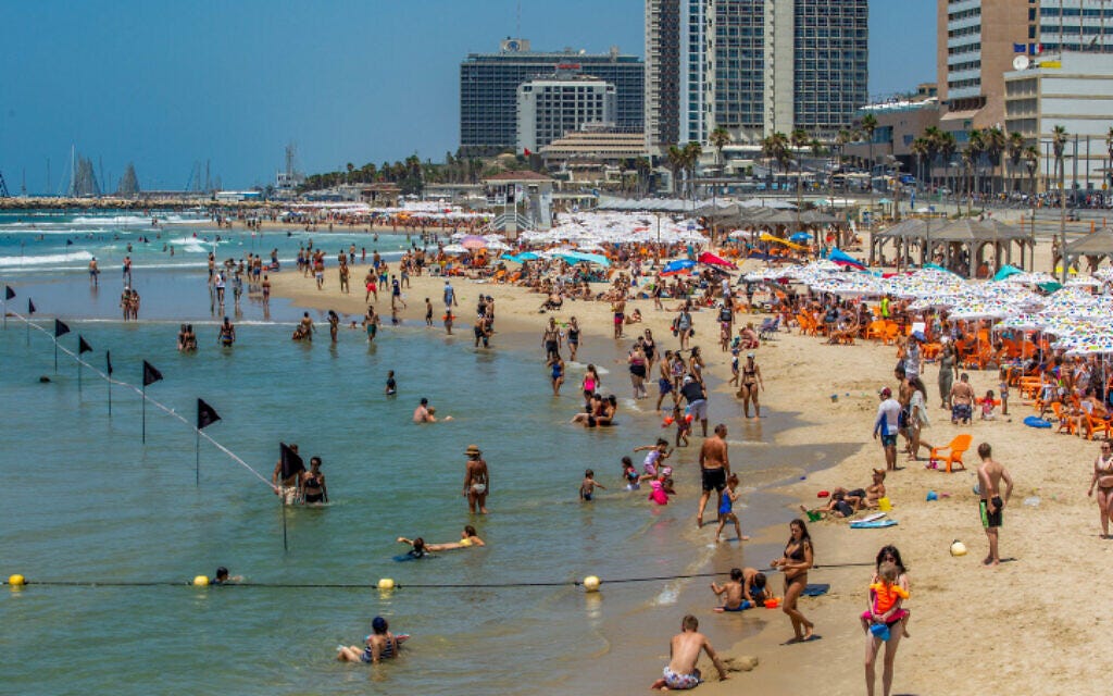 Tens of thousands at beaches, parks ahead of expected lockdowns on weekends  | The Times of Israel