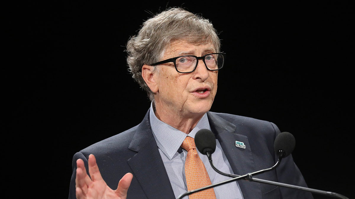 Bill Gates in light orange tie at AIDS event in France