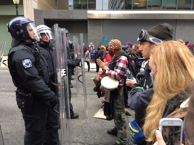 File:Police face off with protesters as Donald Trump is sworn-in as the 45th President of the United States in Washington, D.C., Jan, 20, 2017. (J. SwicordVOA).jpg