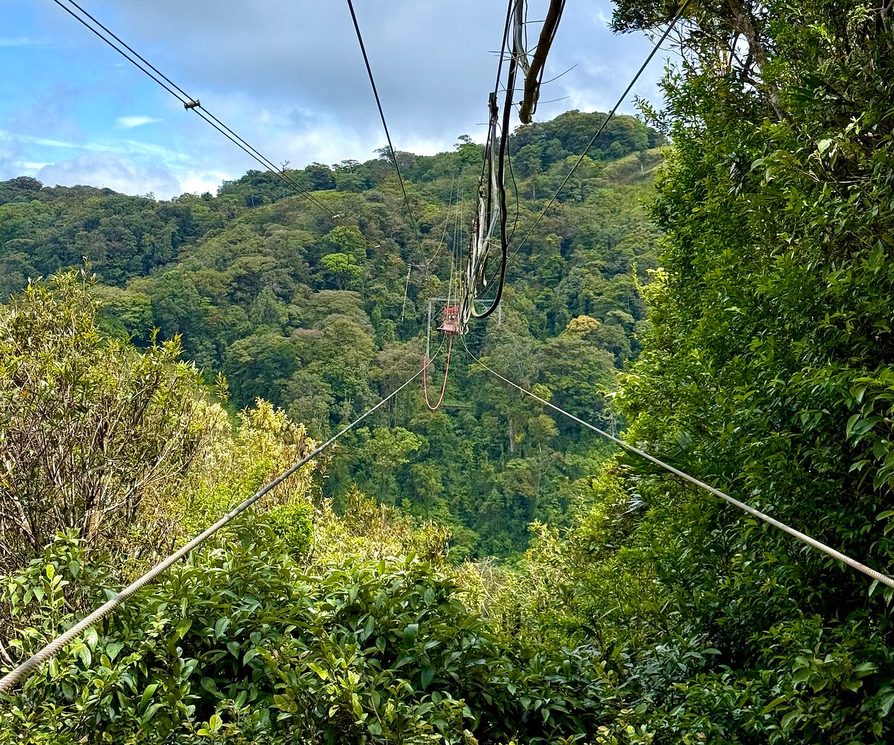 Photo of Monteverde Extremo bungee jumping facility taken by author