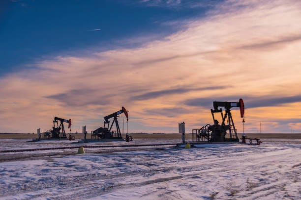 140+ Oilfield Oil Industry Canada Winter Stock Photos, Pictures &  Royalty-Free Images - iStock